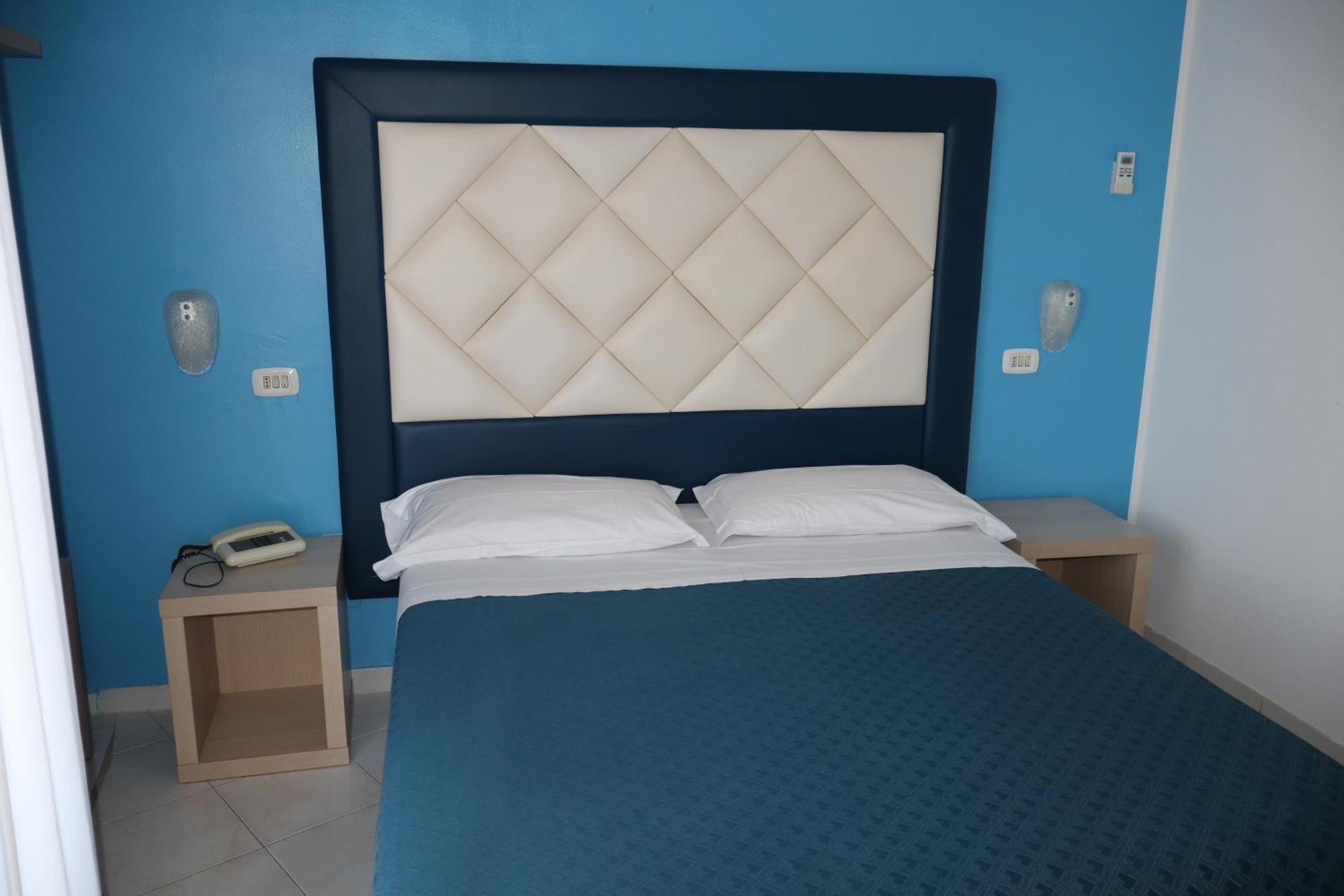 Hotel Albatros Roseto Degli Abruzzi Exterior foto