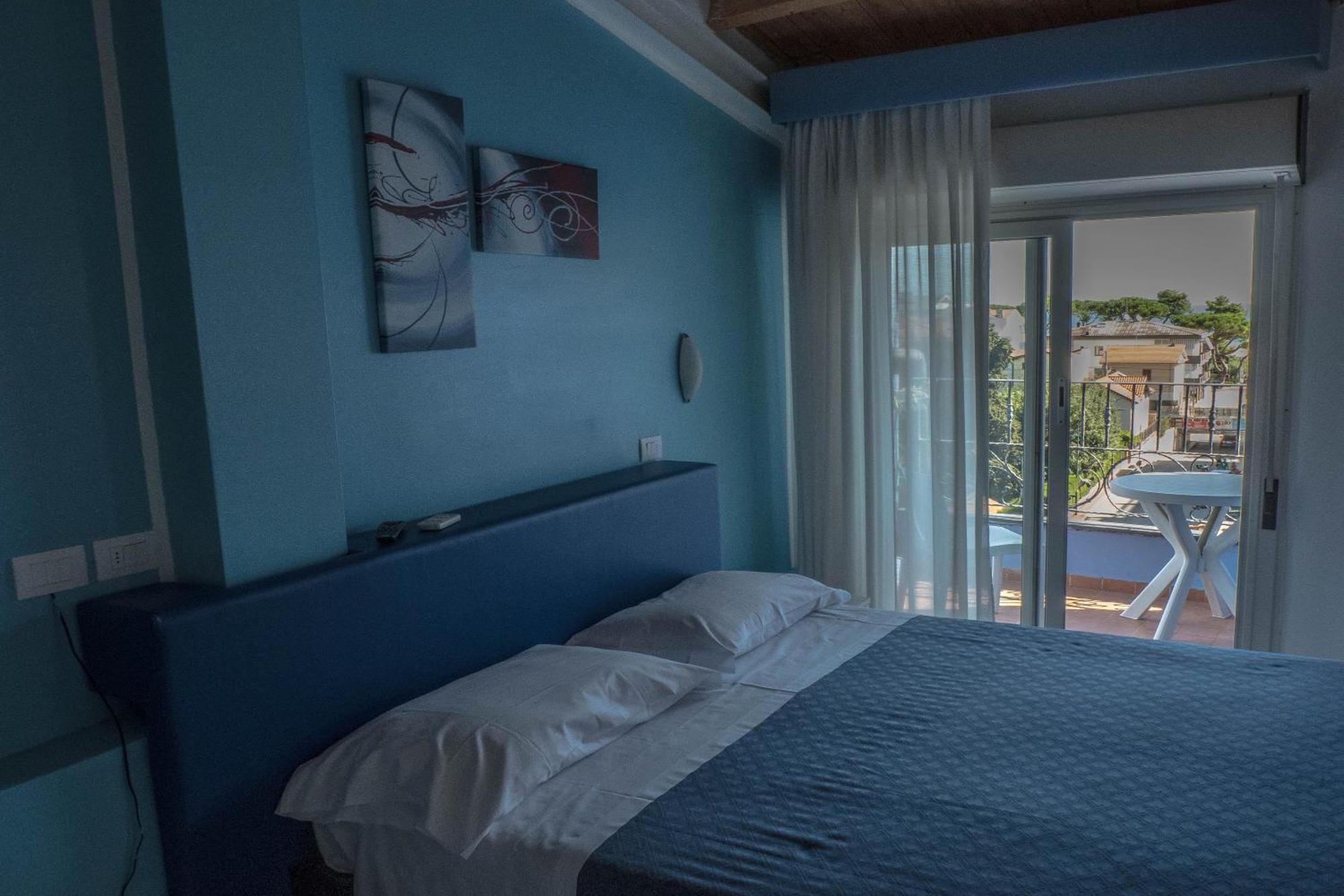 Hotel Albatros Roseto Degli Abruzzi Exterior foto
