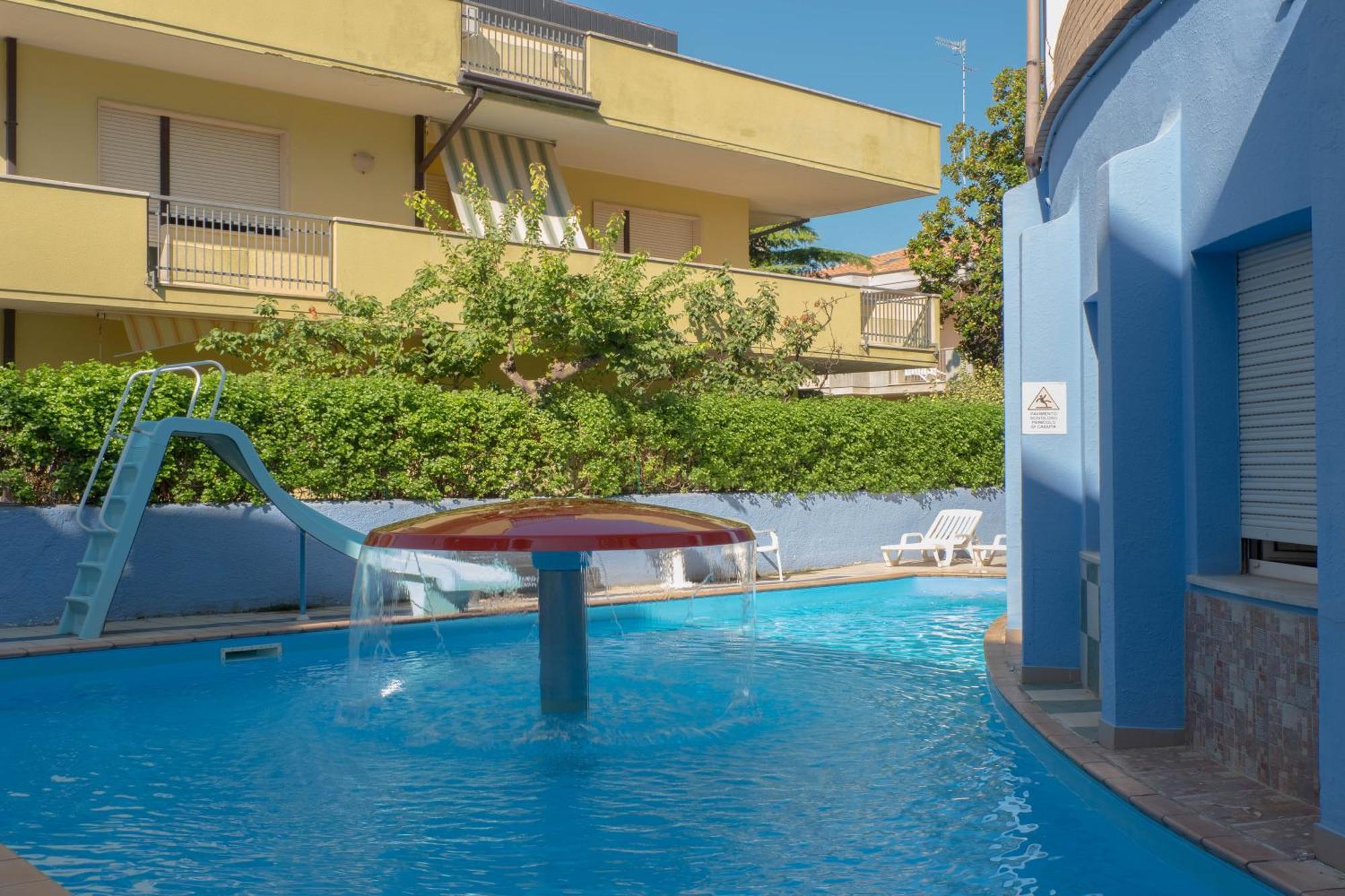 Hotel Albatros Roseto Degli Abruzzi Exterior foto