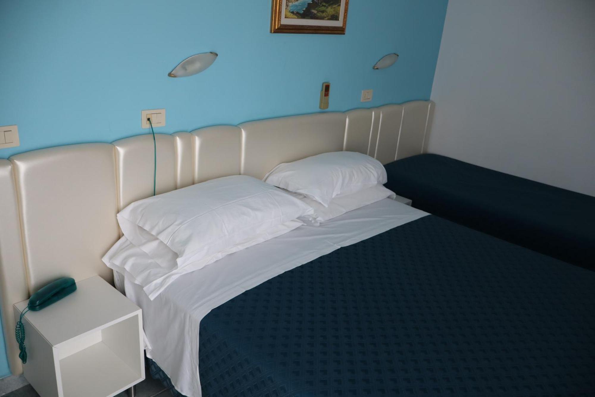 Hotel Albatros Roseto Degli Abruzzi Exterior foto
