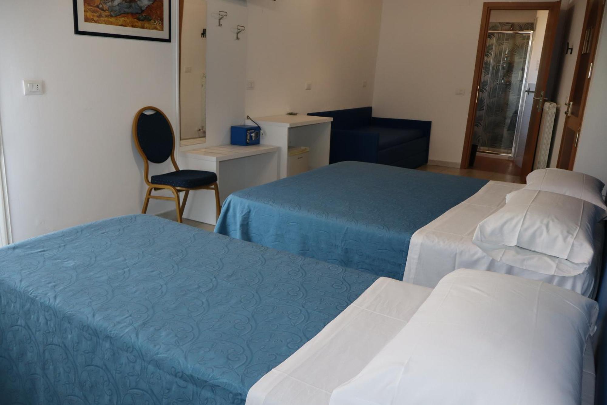Hotel Albatros Roseto Degli Abruzzi Exterior foto